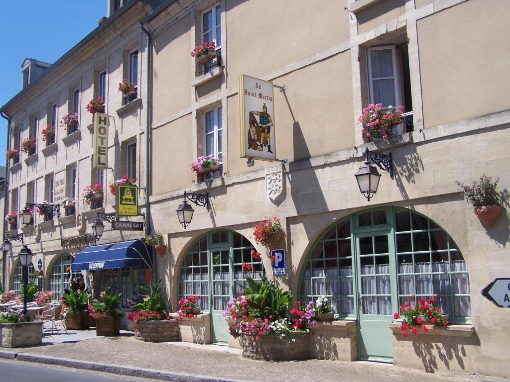 Hostellerie Saint Martin- Logis Hotel Et Restaurant Creully sur Seulles ภายนอก รูปภาพ