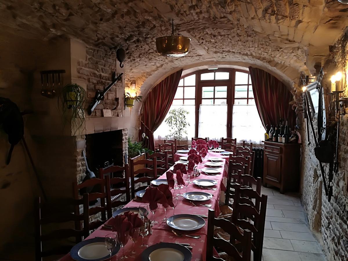 Hostellerie Saint Martin- Logis Hotel Et Restaurant Creully sur Seulles ภายนอก รูปภาพ