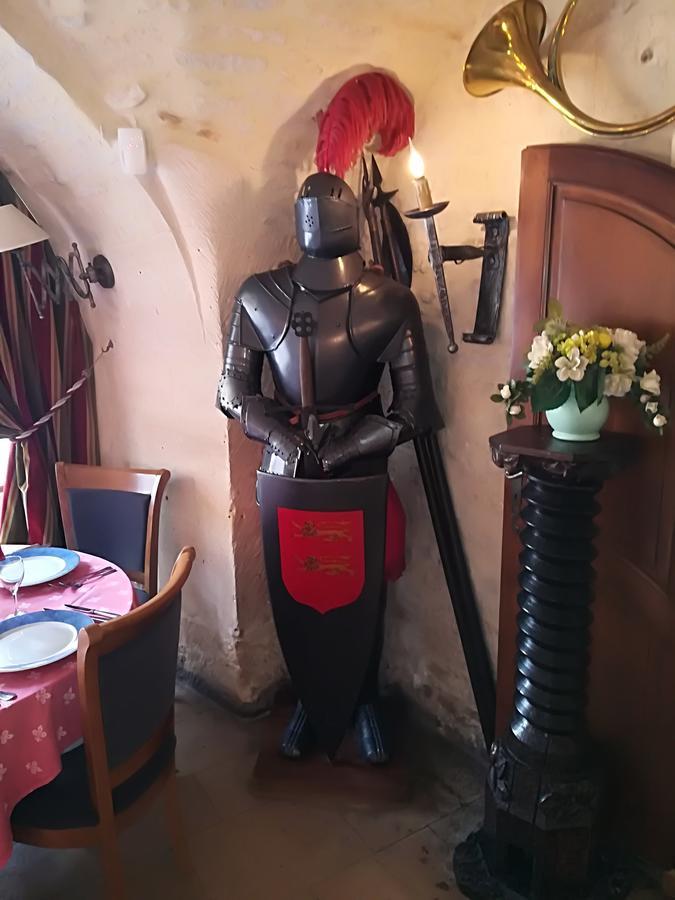 Hostellerie Saint Martin- Logis Hotel Et Restaurant Creully sur Seulles ภายนอก รูปภาพ