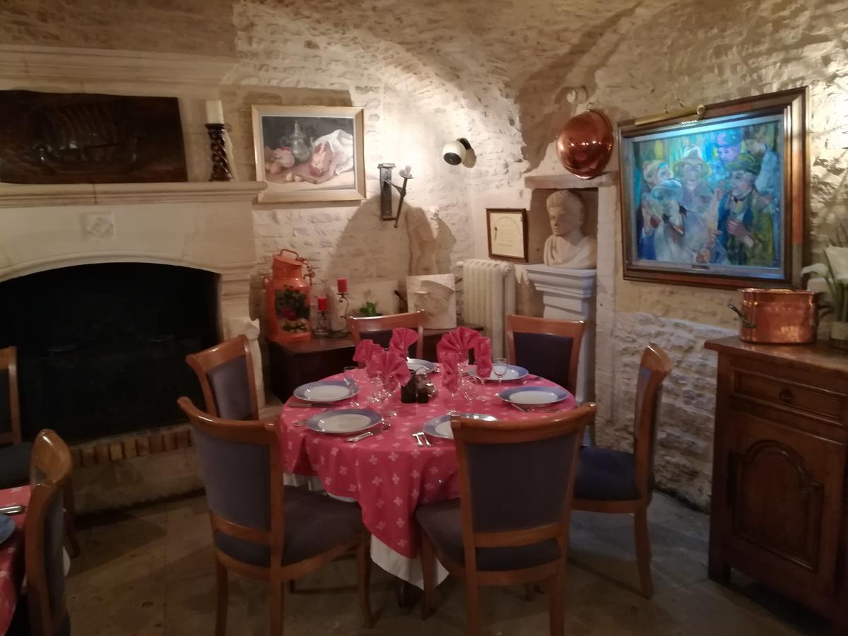 Hostellerie Saint Martin- Logis Hotel Et Restaurant Creully sur Seulles ภายนอก รูปภาพ