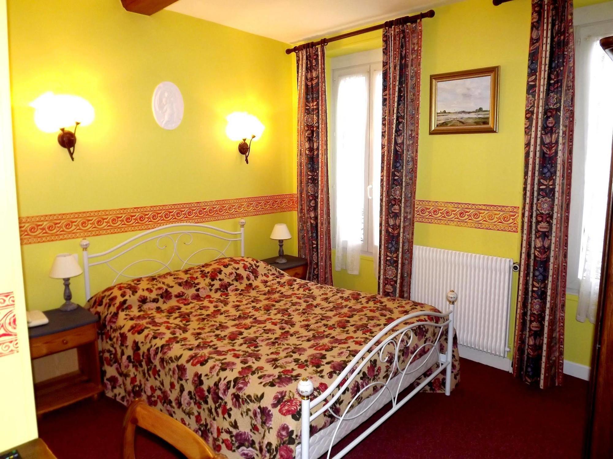 Hostellerie Saint Martin- Logis Hotel Et Restaurant Creully sur Seulles ภายนอก รูปภาพ
