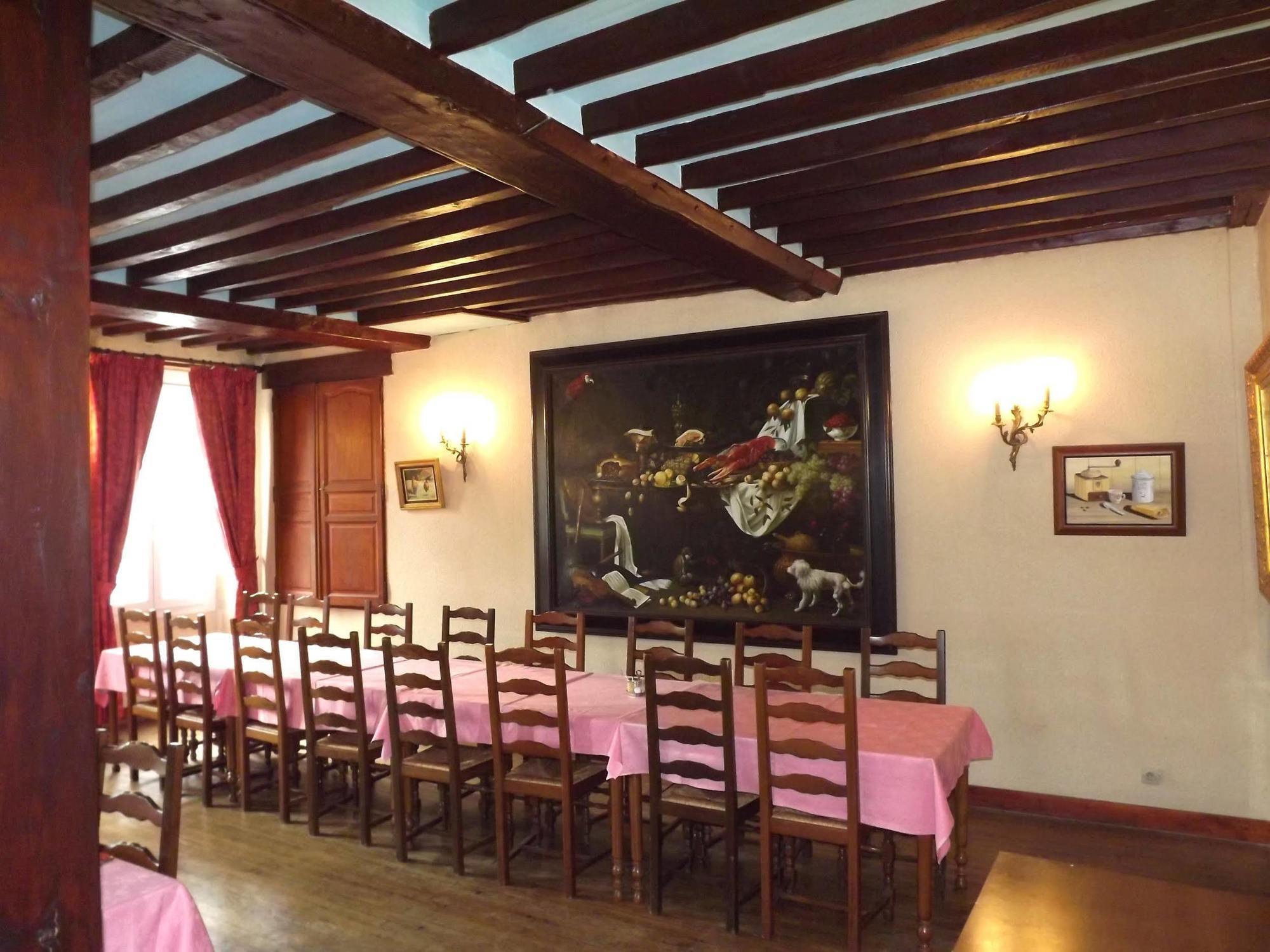 Hostellerie Saint Martin- Logis Hotel Et Restaurant Creully sur Seulles ภายนอก รูปภาพ